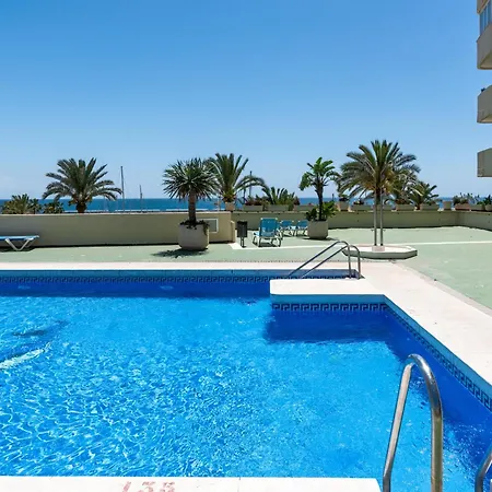 With Terrace And Pools In The Port דירה