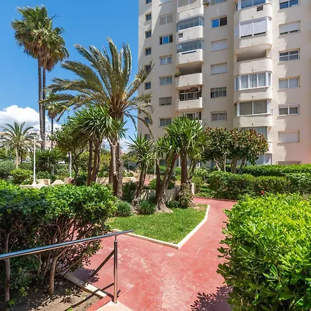 With Terrace And Pools In The Port דירה