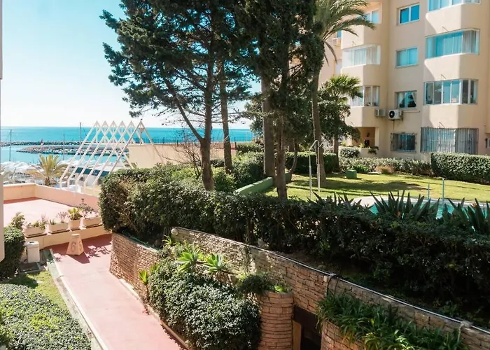 With Terrace And Pools In The Port Appartement Estepona