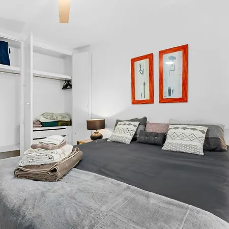 With Terrace And Pools In The Port Appartement Estepona